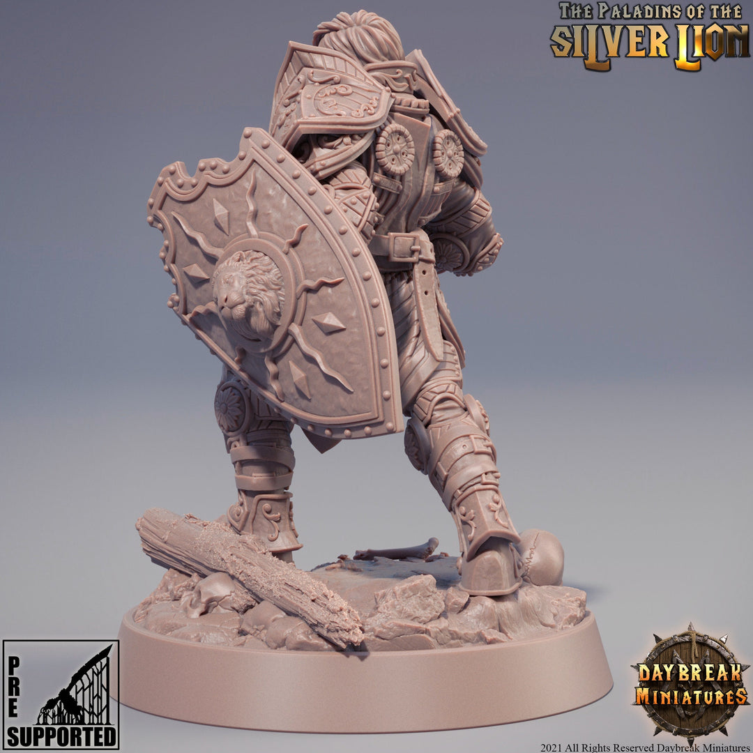 Paladin | Female Paladin | Miniature | Heavy Armor | Dungeons and Dragons | 28mm Scale | 32mm scale | Pathfinder | D&amp;D |