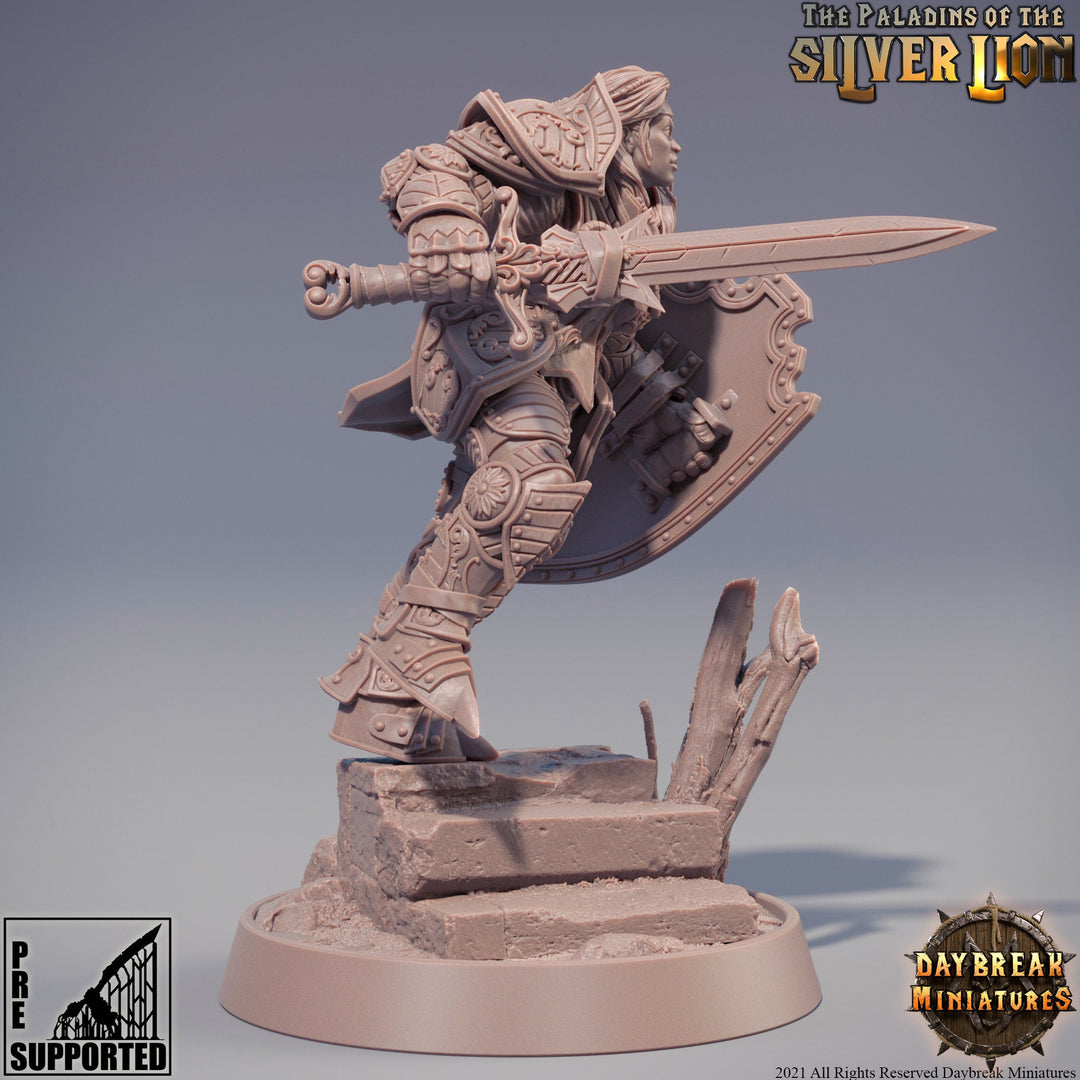 Paladin | Female Paladin | Miniature | Heavy Armor | Dungeons and Dragons | 28mm Scale | 32mm scale | Pathfinder | D&amp;D |