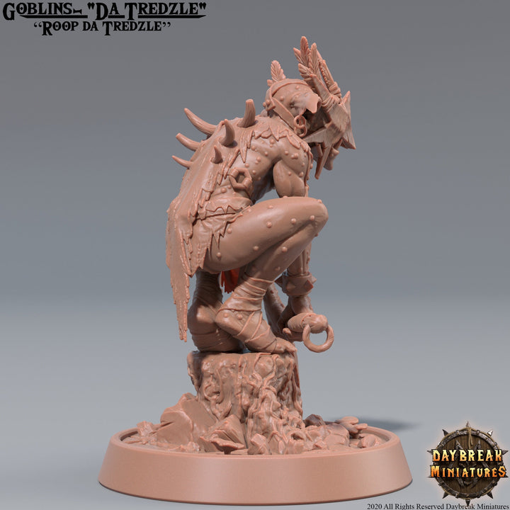 Goblin Axe Warrior | DnD Miniatures | Dungeons and Dragons | 28mm, 32mm, 75mm scale| Pathfinder | Figure for Painting| Gloomspite Glitz