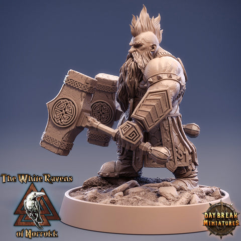 Dwarf Fighter two Hammers Fighting Style | Dungeons and Dragons | 28mm,32mm,75mm Scales | Pathfinder Mini for Painting | Daybreak Miniatures