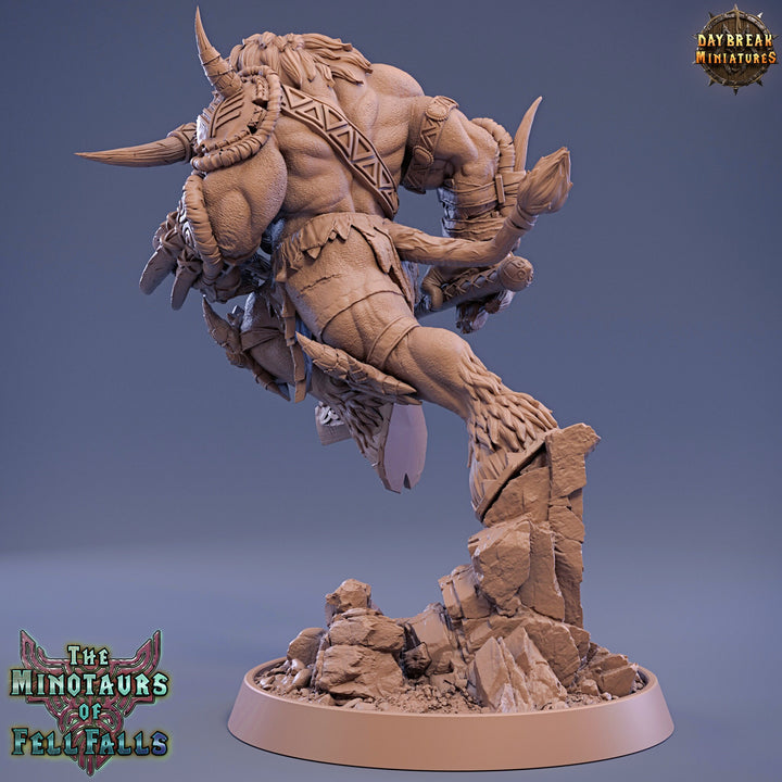 Minotaur Warrior War Chief | Scales: 28mm | 32mm | 75mm | D&amp;D 5e Megaboss | Dungeons and Dragons | Pathfinder | Daybreak Miniatures